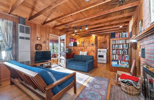 Moultonborough House | Charming and Cozy 3 Bedroom Dog Friendly Winnipesaukee Cottage