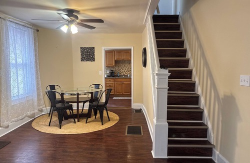 Wilmington House | Charming and Cozy 3-bedroom Row Home - Ideal for Students, Travelers & Families!
