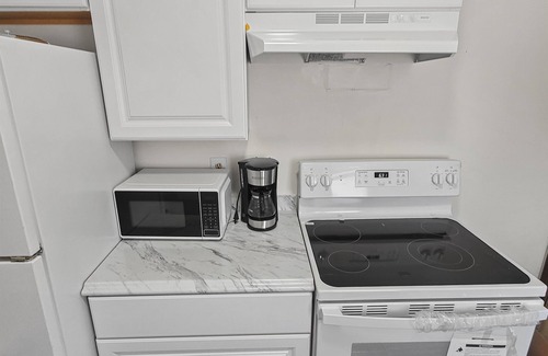 Center Avenue Historic District Apartment | Charming and Cozy Retreat