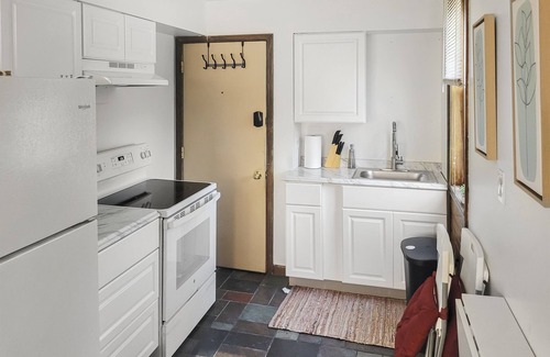 Center Avenue Historic District Apartment | Charming and Cozy Retreat
