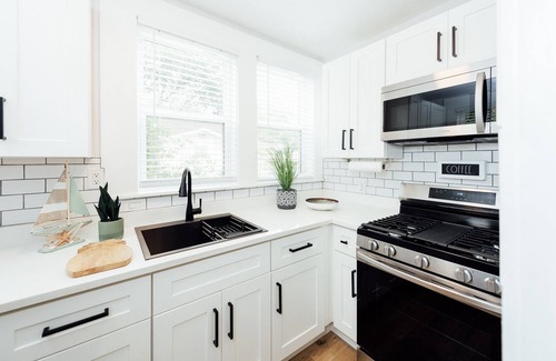 Historic Uptown Apartment | Charming and cozy, tropical retreat in St Pete