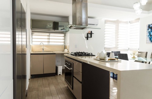 Sarasota Apartment | Charming and Elegant 2BR Apt W/Pool, BBQ, and rooftop