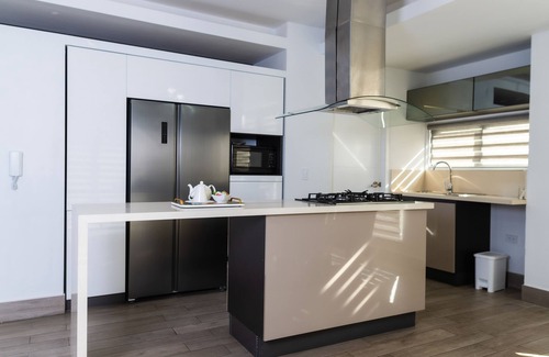 Sarasota Apartment | Charming and Elegant 2BR Apt W/Pool, BBQ, and rooftop
