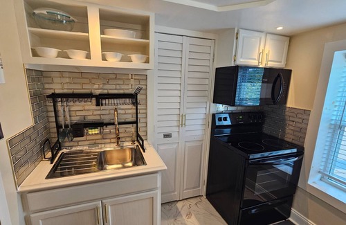 Reading House | Charming and enchanting apartment in uptown Reading with a mountain view.