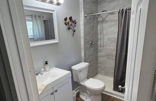 Novi Cottage | Charming and Happy Walled Lake MI Cottage