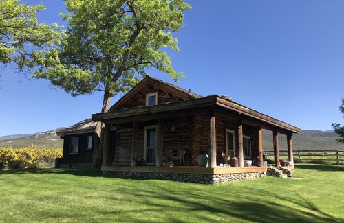 Mesa House | Charming and historic creek side cabin in Mesa Colorado