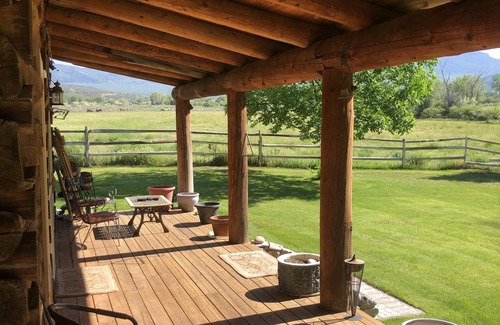 Mesa House | Charming and historic creek side cabin in Mesa Colorado