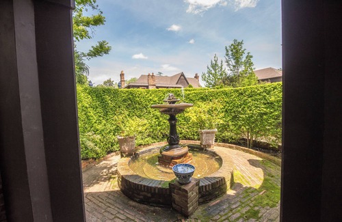 Tyler Cottage | Charming and Historic Holly Cottage Carriage House in Downtown Tyler