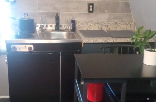 Church Street Cabin | Charming and lovely cabin/loft in fabulous Atlanta with AC, WiFi.