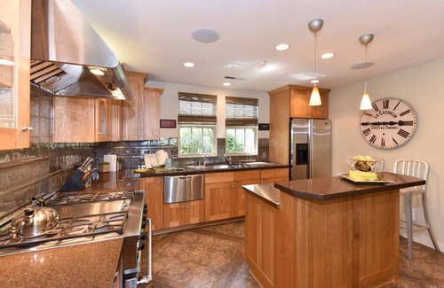 St. Helena Cottage | Charming and Romantic Historic Saint Helena Cottage