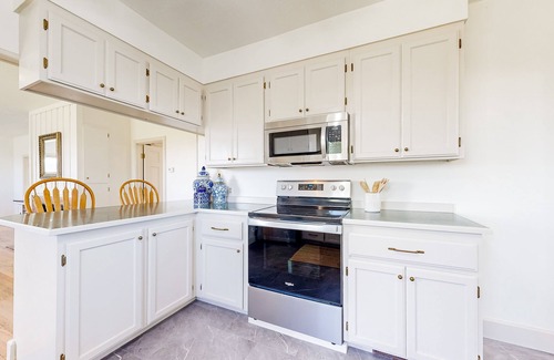 Burley House | Charming and serene home with al fresco dining, wood fireplace, & mtn views