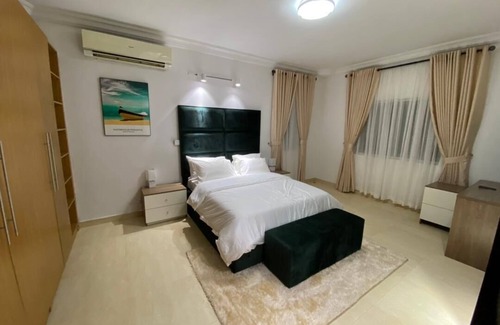 Lekki Phase 1 Apartment | Charming and spacious 3 Bed in Lekki Phase1
