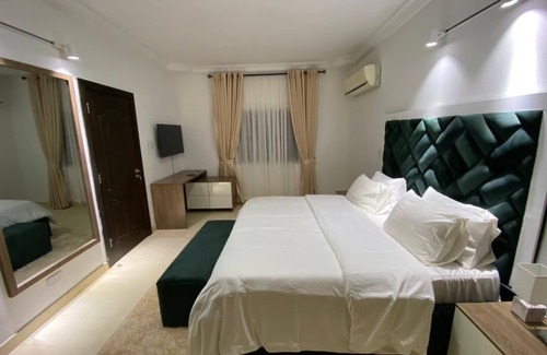 Lekki Phase 1 Apartment | Charming and spacious 3 Bed in Lekki Phase1