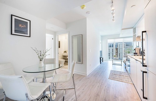 Bay Street Corridor Condo | Charming and Spacious 2 Bed 2 Bath - Heart of downtown Toronto