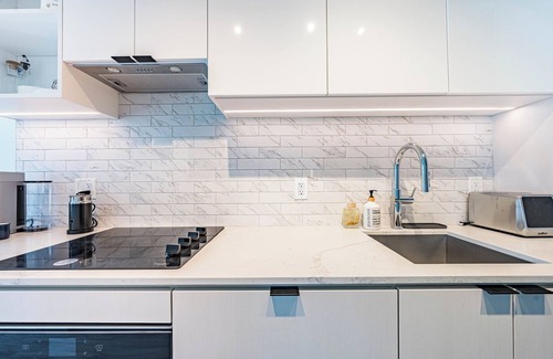 Bay Street Corridor Condo | Charming and Spacious 2 Bed 2 Bath - Heart of downtown Toronto