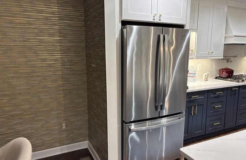 Landmark House | Charming and Spacious Luxury Townhome in Alexandria, VA with Parking!