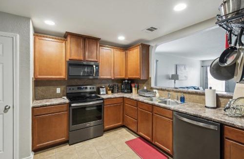 San Antonio House | Charming and Spacious 4BR 2,5 BA Hideaway home