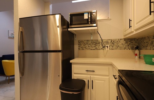 Arden-Arcade Condo | Charming and Trendy 2-bedroom condo for shopping and entertainments.