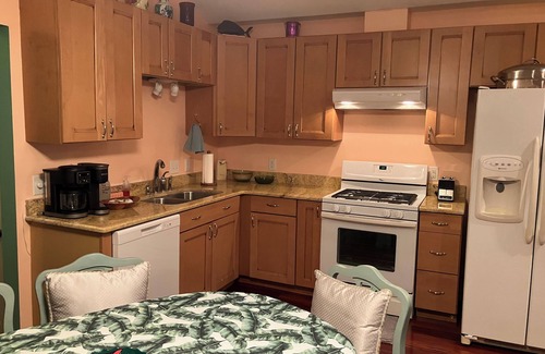 Durants Neck Cottage | Charming and unique waterfront 3 BR 2 BA beach house on the Albemarle Sound