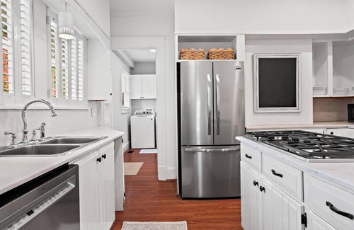 Virginia Highland House | Charming and Walkable in Virginia Highland!
