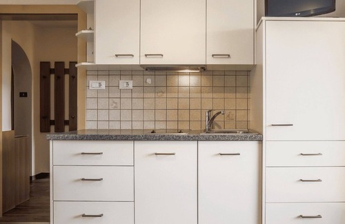 Maranza Apartment | Charming Apartment “Haselstaude - Morgensonne” with Mountain View, Wi-Fi, Terrace & Garden; Parking