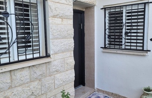 Ma'alot - Tarshiha Apartment | Charming apartment with WiFi, AC in lovely Ma'alot-Tarshiha
