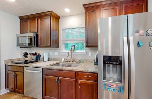 Fernandina Beach Apartment | Charming apartment with beautiful marsh views and shared patio
