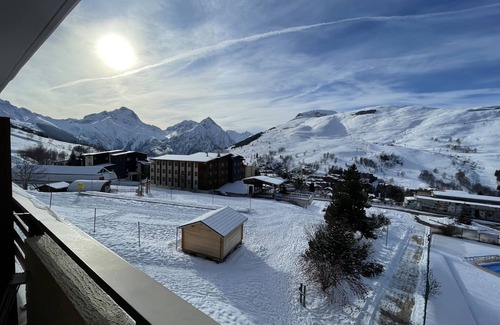 Mont-de-Lans Apartment | Charming apartment for 4 people, ski in, ski out