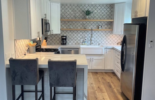 Cardiff-by-the-Sea Apartment | Charming apartment a mile from beaches with private entrance and patio.