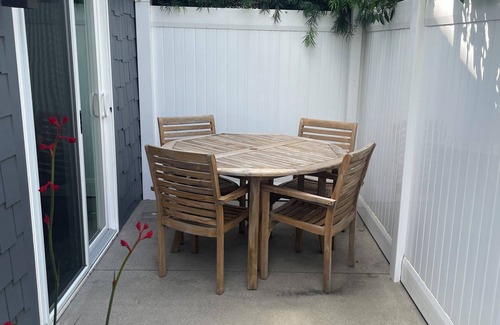 Cardiff-by-the-Sea Apartment | Charming apartment a mile from beaches with private entrance and patio.