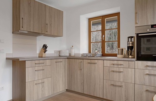 Bad Toelz Apartment | Charming Apartment “Ferienwohnung Birke” with Mountain View, Wi-Fi