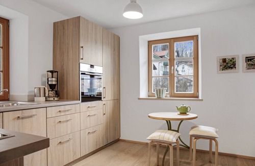 Bad Toelz Apartment | Charming Apartment “Ferienwohnung Birke” with Mountain View, Wi-Fi