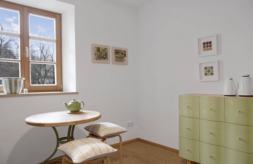 Bad Toelz Apartment | Charming Apartment “Ferienwohnung Birke” with Mountain View, Wi-Fi