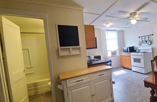 Lemay Apartment | Charming Apartment Great For Traveling Nurses