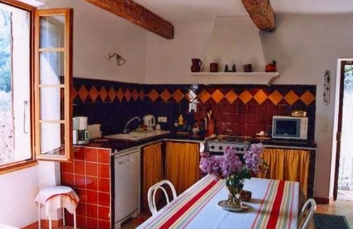 Le Thoronet Cottage | Charming apartment in a Provencal country house, private beach, riverside