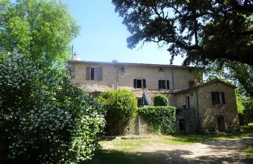 Le Thoronet Cottage | Charming apartment in a Provencal country house, private beach, riverside
