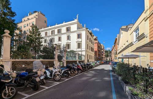 Celio Apartment | Charming apartment in a 1910s building 2 min walk from the Colosseum