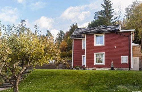 Sollentuna Apartment | Charming apartment in a red house in Stockholm