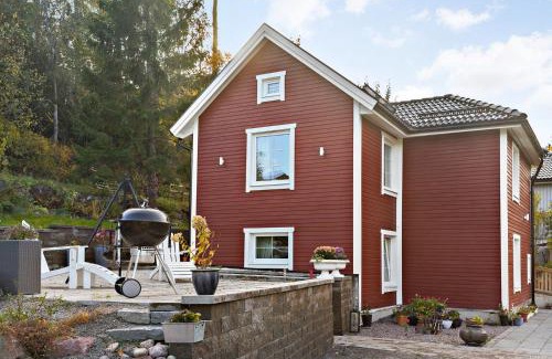 Sollentuna Apartment | Charming apartment in a red house in Stockholm
