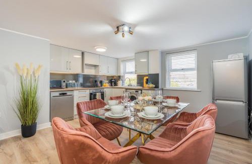 Andover Apartment | Charming Apartment In Andover Town Centre 55' 4K Smart TV Netflix