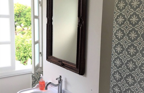 Saint-Denis Apartment | Charming apartment in Creole villa | hyper center St Denis