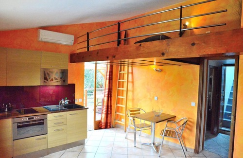La Gaude Villa | Charming apartment in Côte d'Azur villa, private garden and large pool.