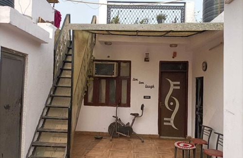 New Delhi Apartment | Charming apartment in fabulous New Delhi with AC with rooftop area and a open