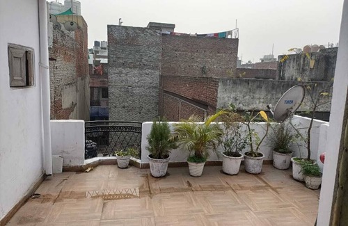 New Delhi Apartment | Charming apartment in fabulous New Delhi with AC with rooftop area and a open