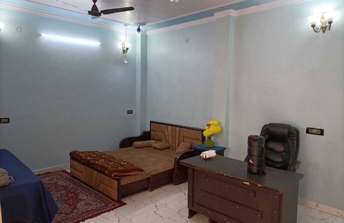 New Delhi Apartment | Charming apartment in fabulous New Delhi with AC with rooftop area and a open