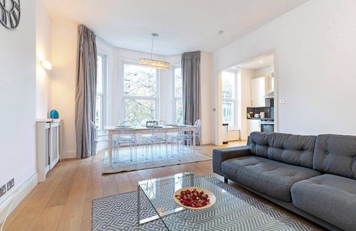 Holland Park Apartment | Charming Apartment in Kensington