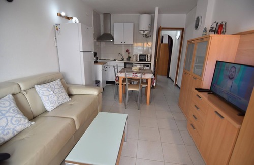 Santa Margarida Apartment | Charming Apartment in Roses, Costa Brava: Near the Beach, with Terrace, Garage, and All Amenities