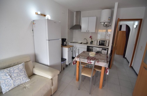 Santa Margarida Apartment | Charming Apartment in Roses, Costa Brava: Near the Beach, with Terrace, Garage, and All Amenities