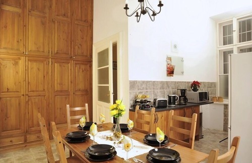 Palace District Apartment | Charming Apartment in the Heart of Budapest – Spacious, Central, up to 7 people