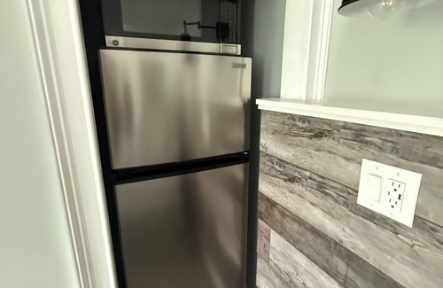 Pawcatuck Apartment | Charming apartment in fabulous Westerly with AC, WiFi